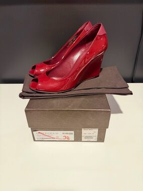 Gucci Vernice Peep Toe Wedge
